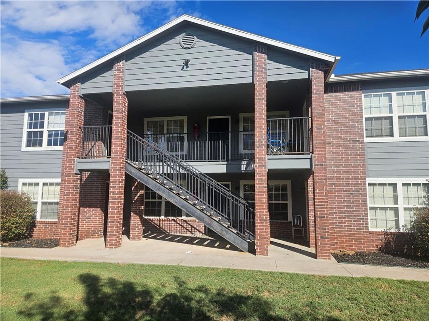 Rogers Apartment: 800 E Post Rd