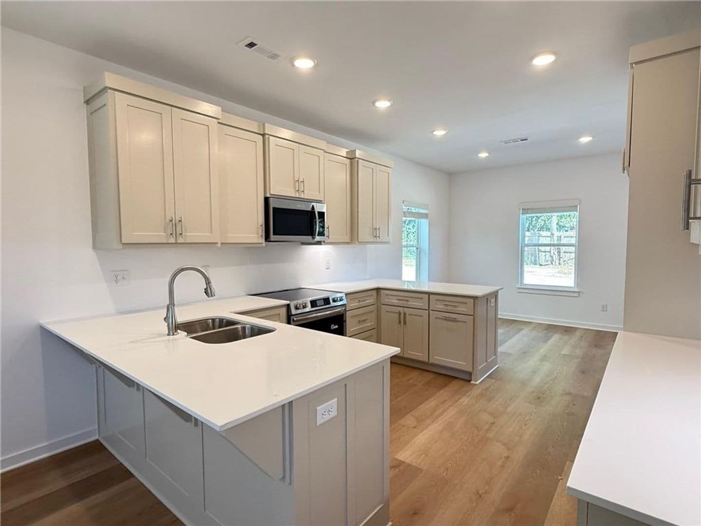 Fayetteville Apartment: Fayetteville