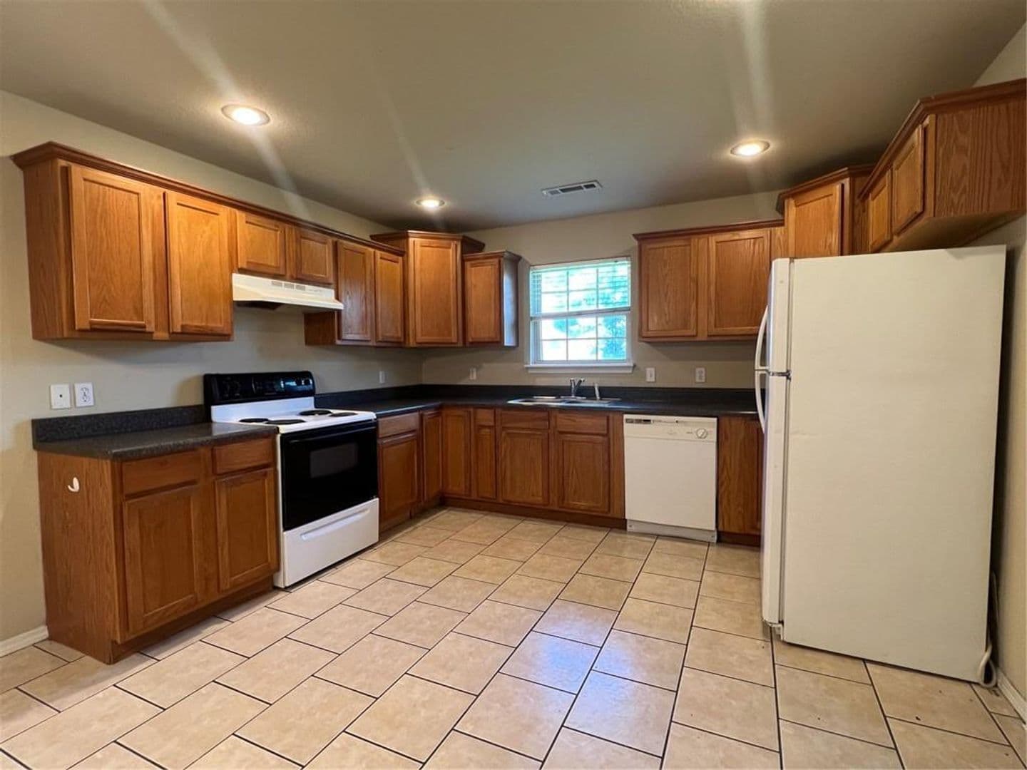 Fayetteville Apartment: 1682-1684 Evening