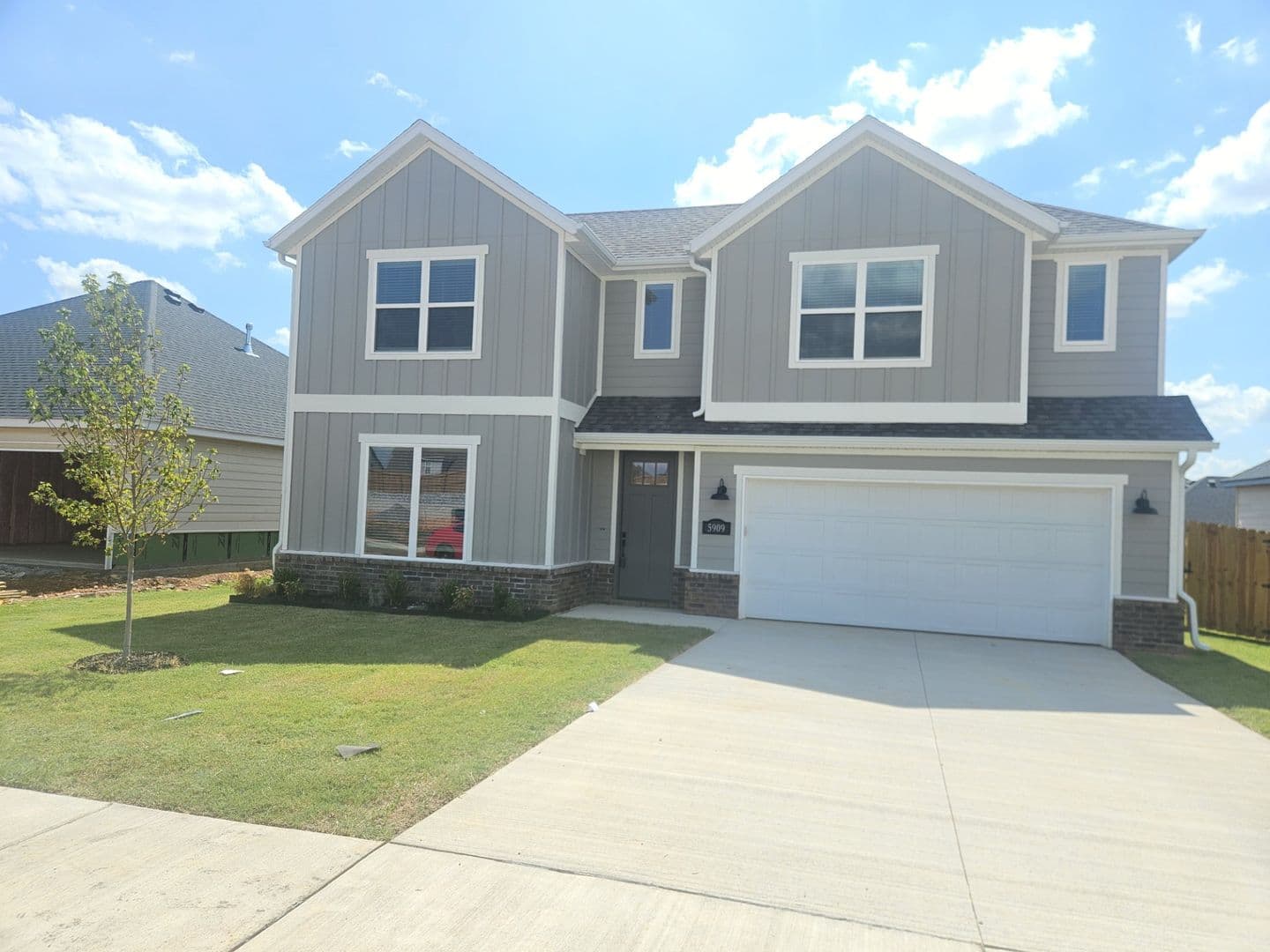 Bentonville House: 5909 SW Messenger Ave