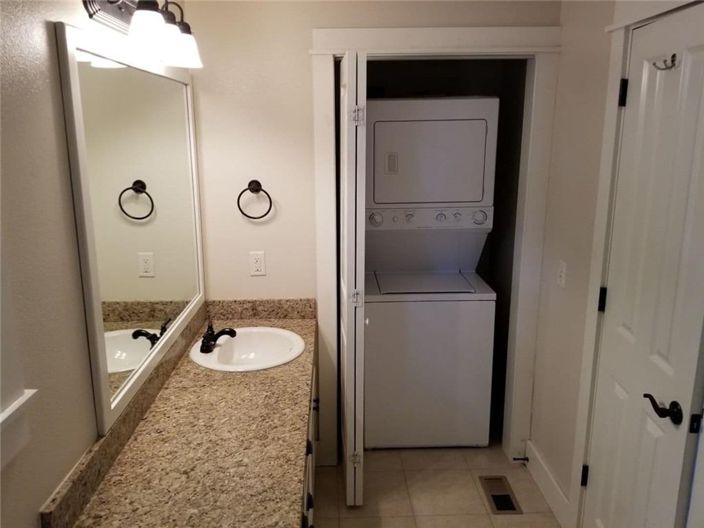 Fayetteville Apartment: Barnsbury