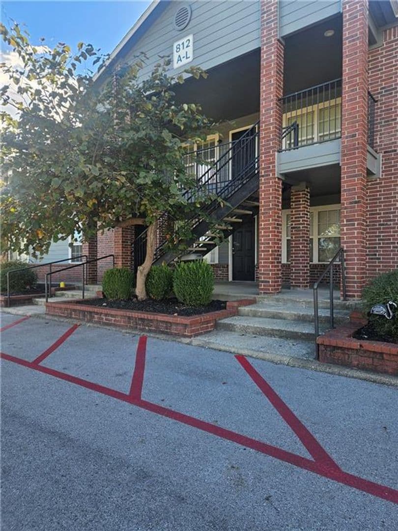 Rogers Apartment: 800 E Post Rd