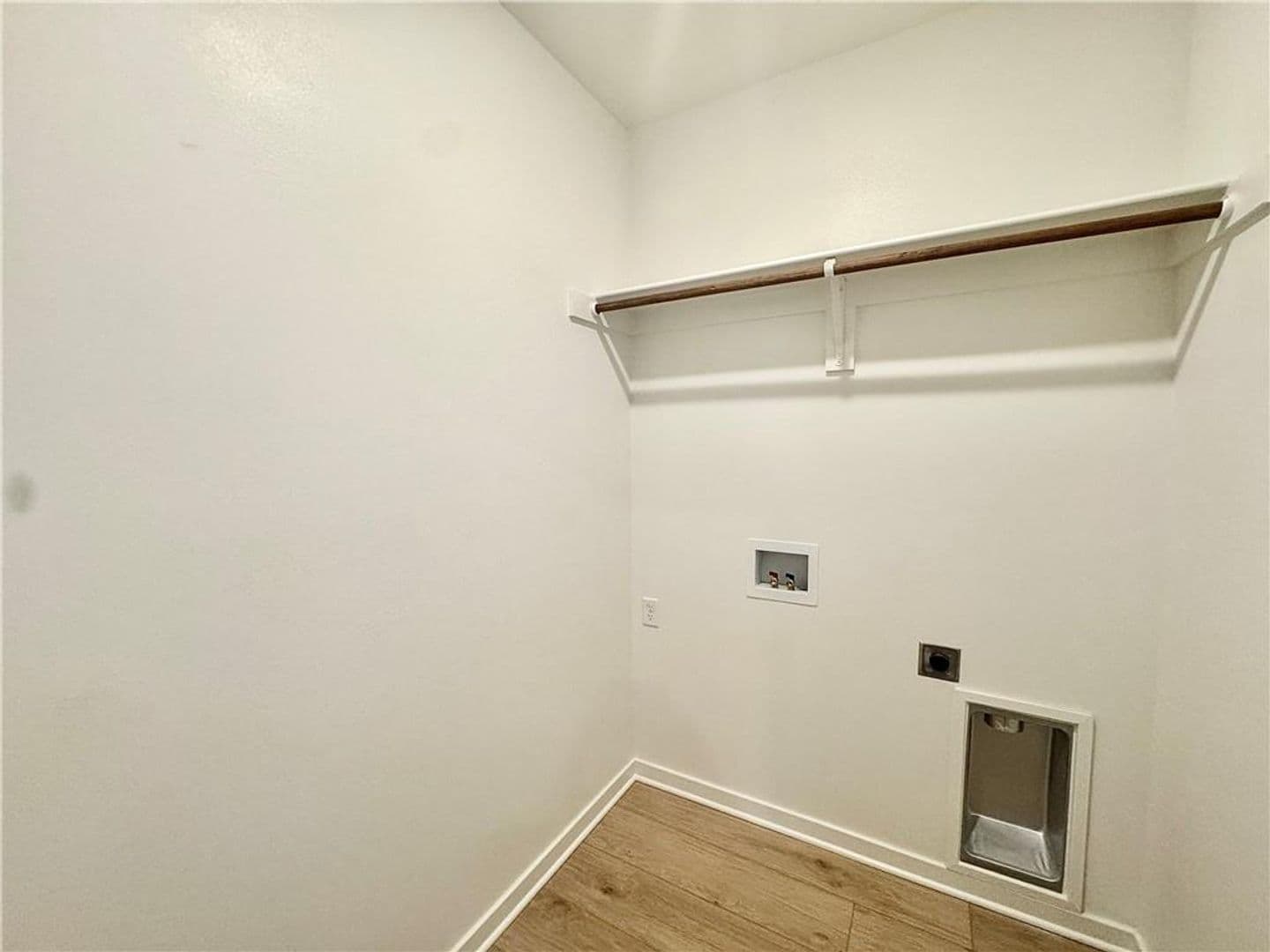 Bentonville House: 5909 SW Messenger Ave