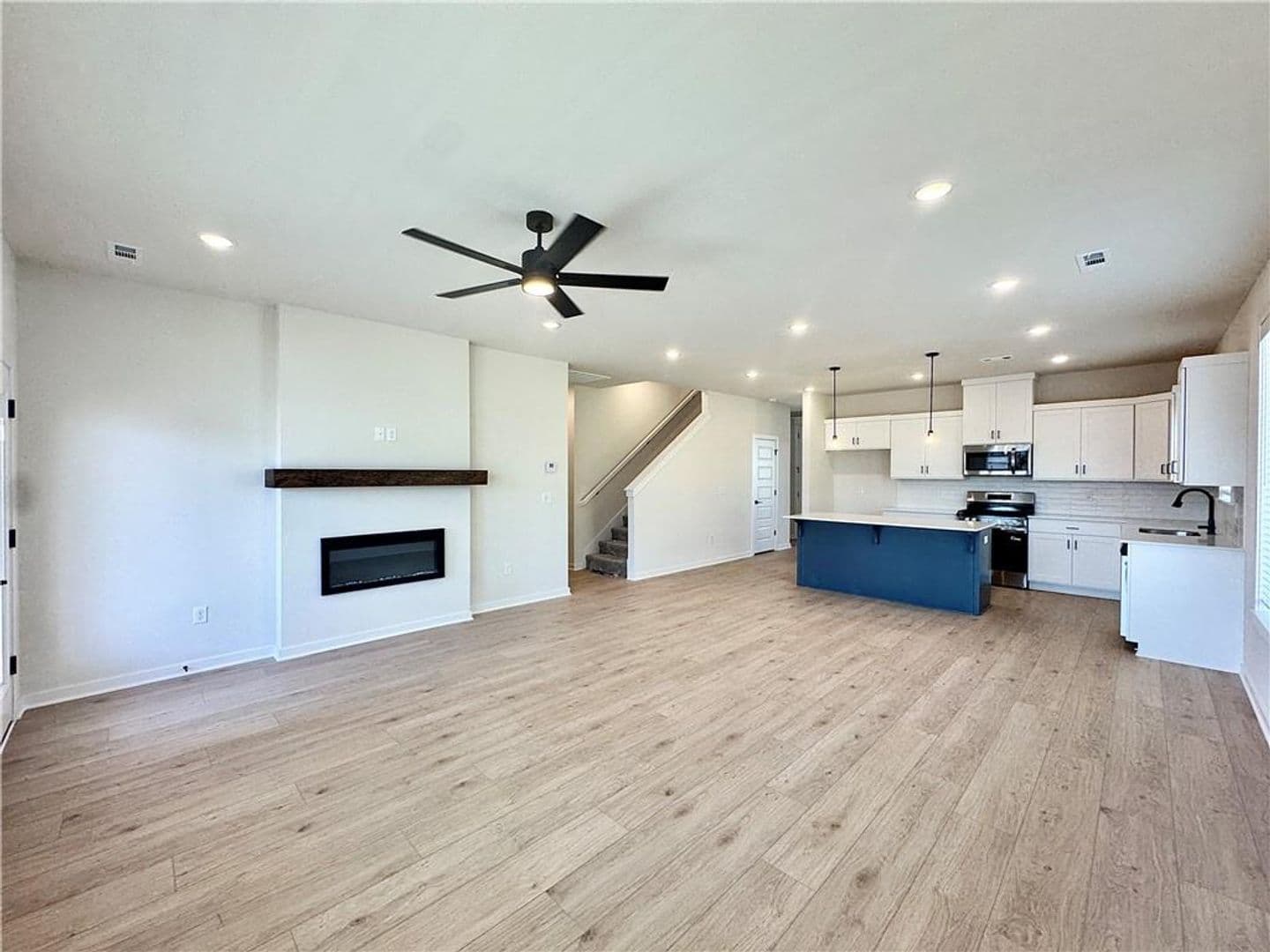 Bentonville House: 5909 SW Messenger Ave