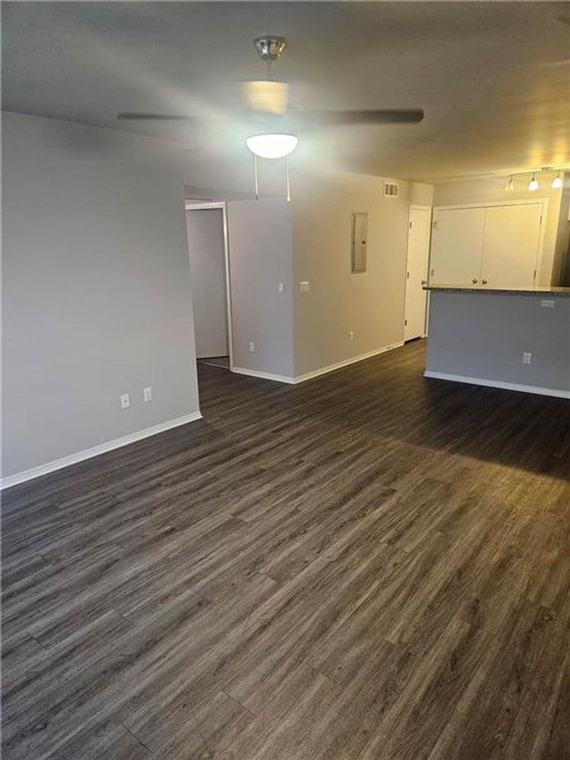 Rogers Apartment: 800 E Post Rd