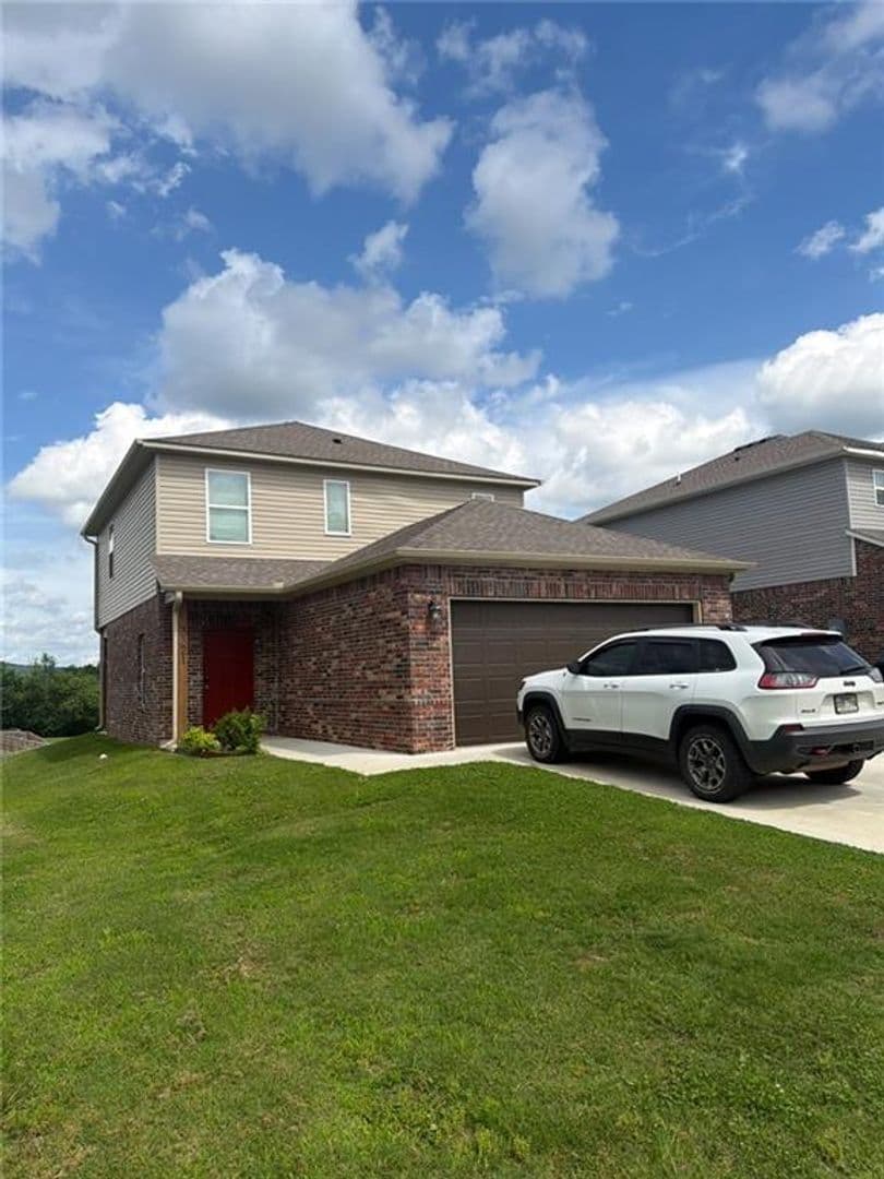 Farmington House: 3321 Red Tail Way