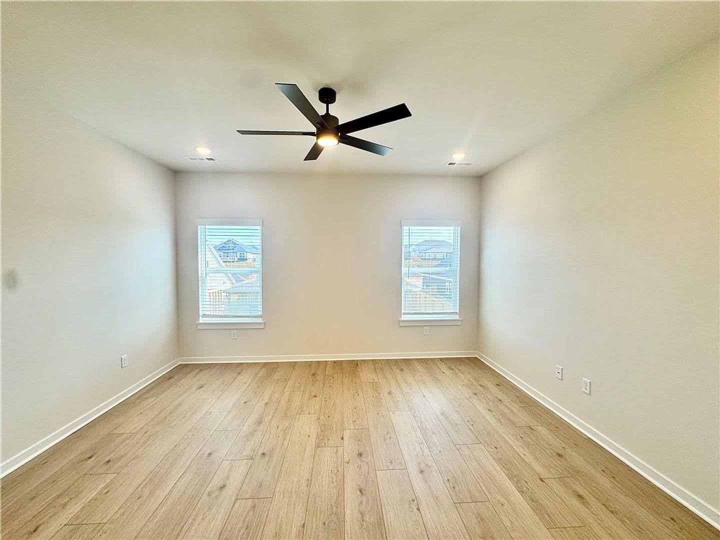 Bentonville House: 5909 SW Messenger Ave