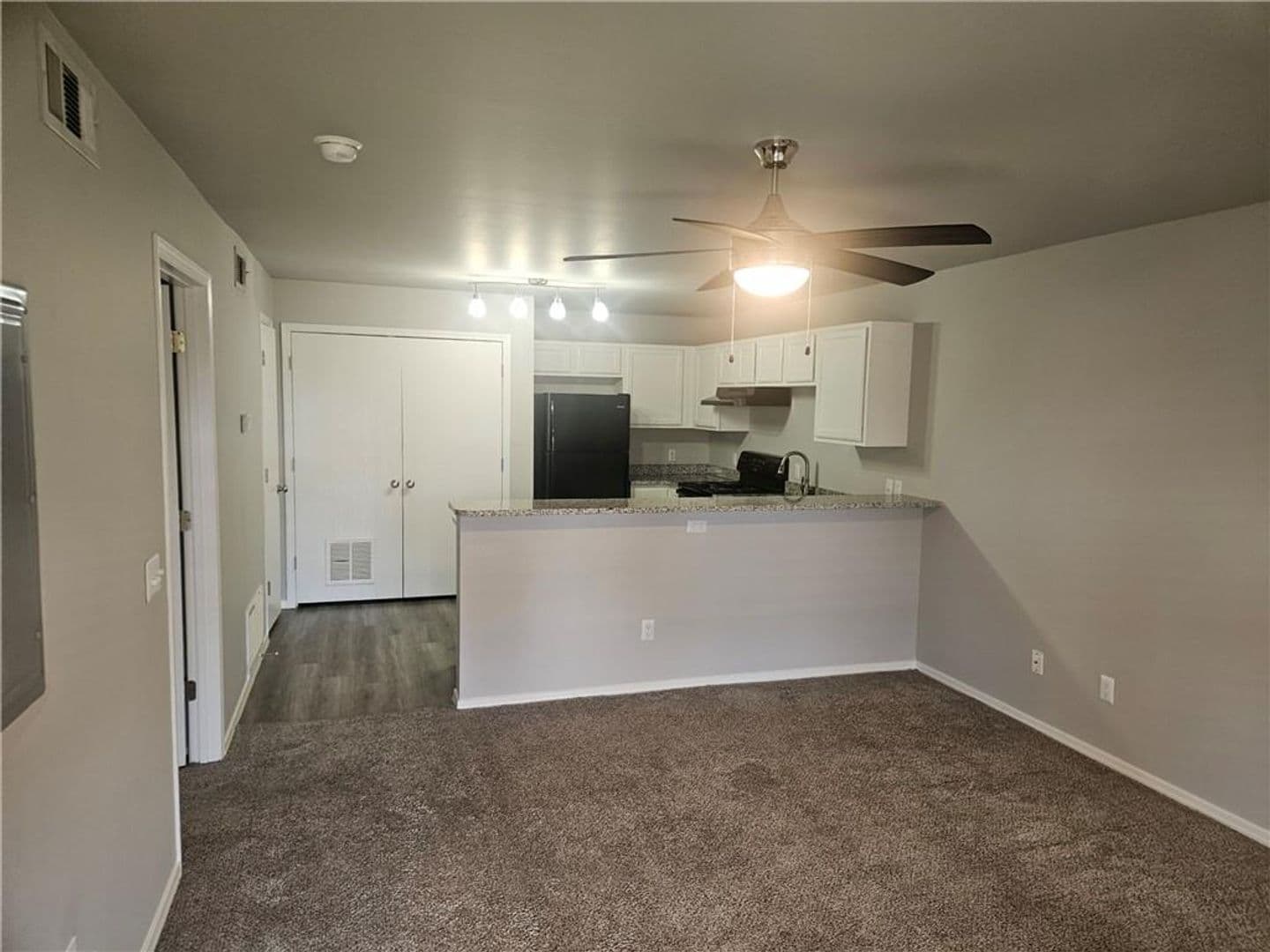 Rogers Apartment: 800 E Post Rd