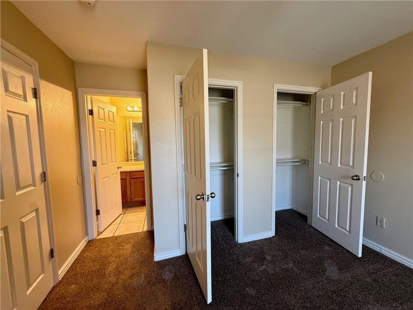 Centerton Apartment: 255 - 257 Graystone