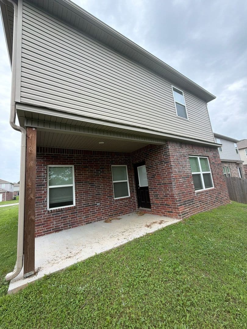 Farmington House: 3211 Gulley Ln