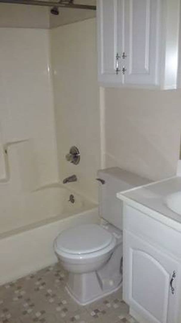 Cincinnati Apartment: 6708-6714 Harrison Ave