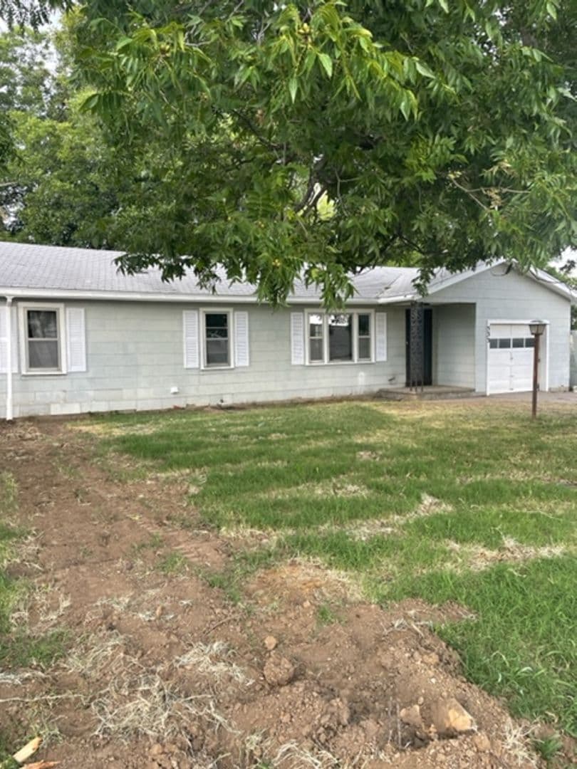 Bartlesville House: 533 NE Elmhurst