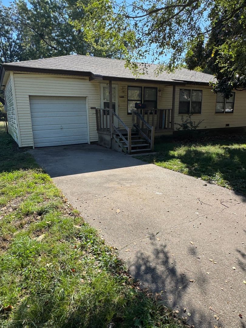 Bartlesville House: 1620 Oklahoma