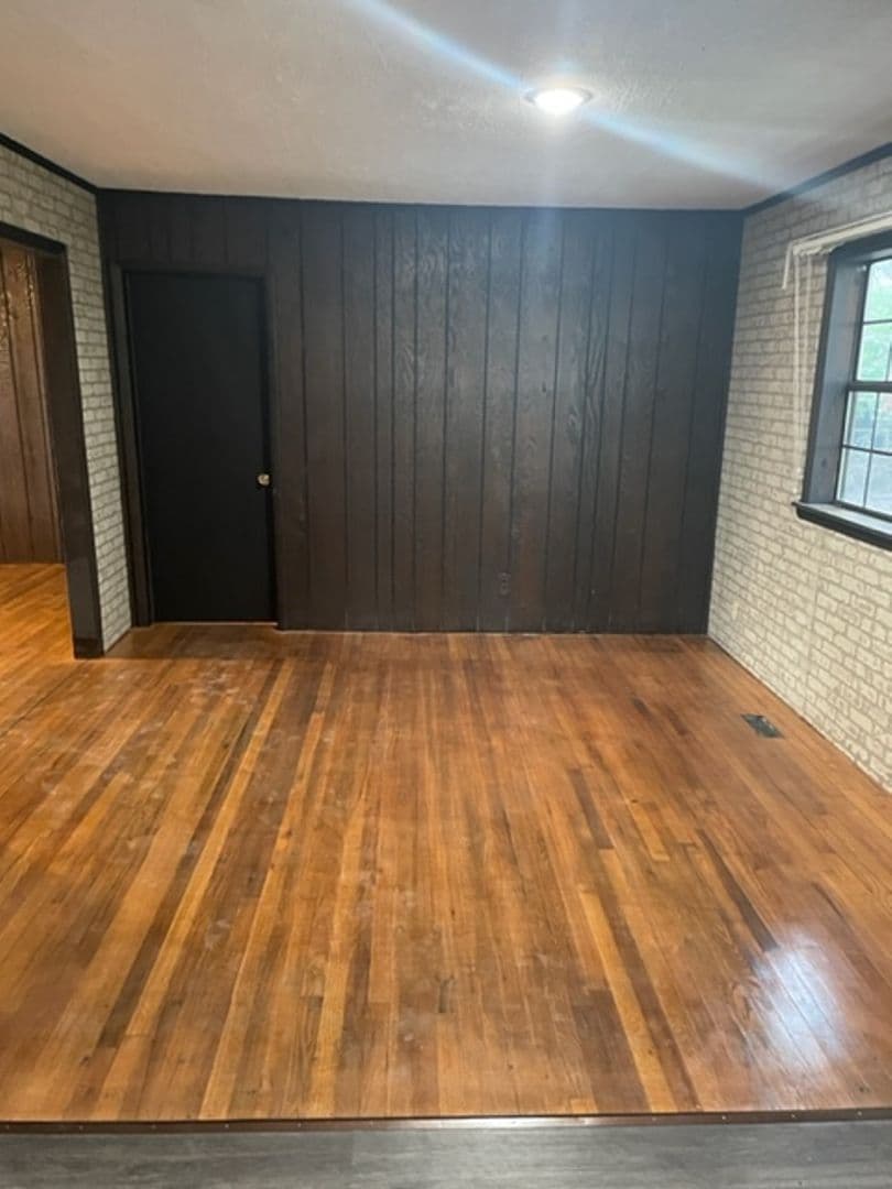 Bartlesville House: 533 NE Elmhurst