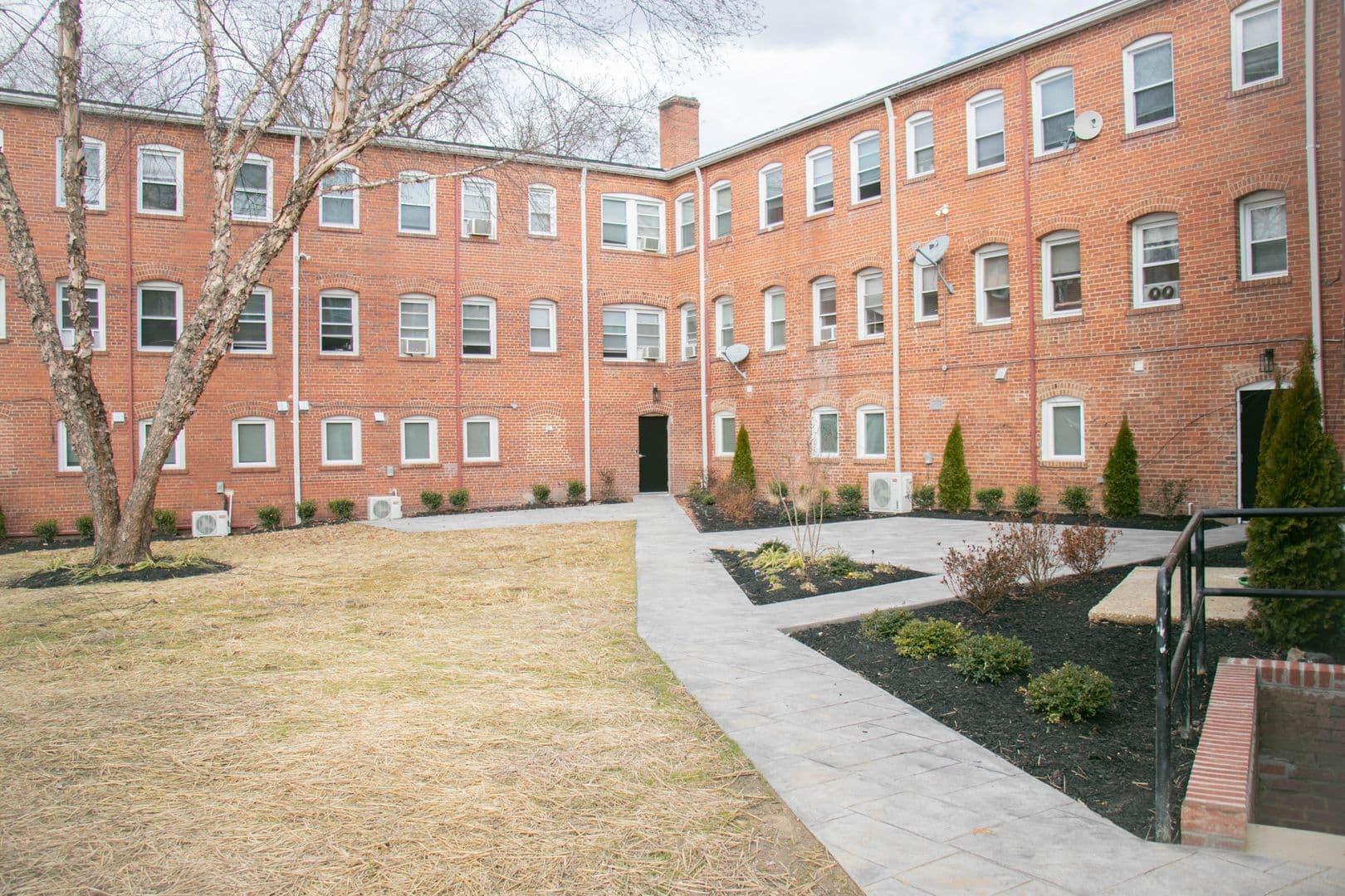 Washington Apartment: 116 44th Street NE