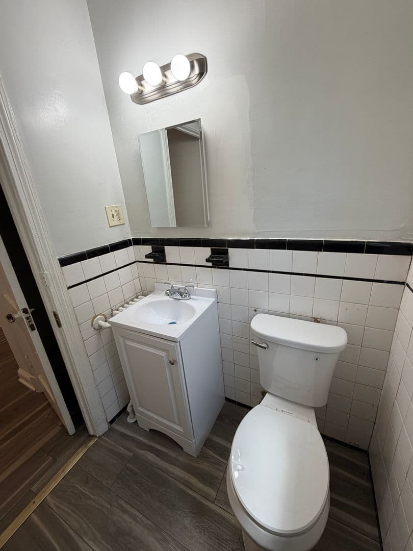 Washington Apartment: 417 Newcomb Street