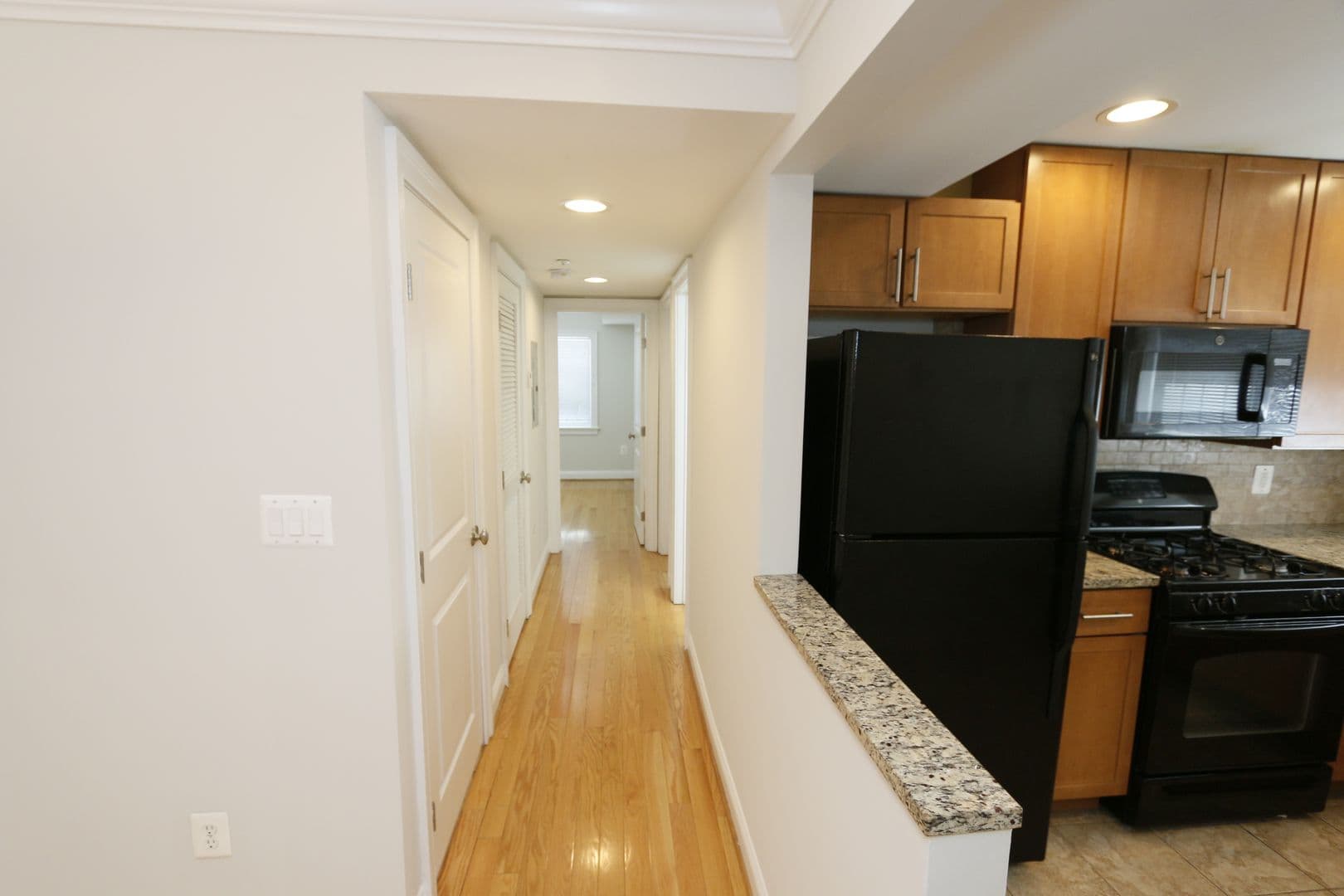 Washington Apartment: 1901-03 Lincoln Rd NE