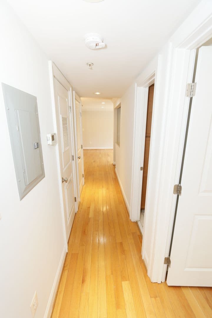 Washington Apartment: 1901-03 Lincoln Rd NE