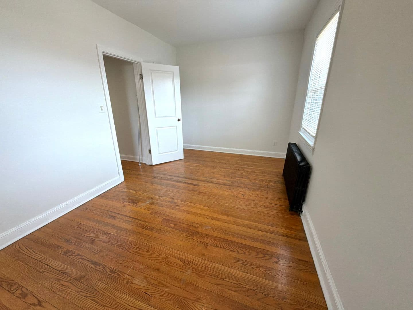 Washington Apartment: 116 44th Street NE