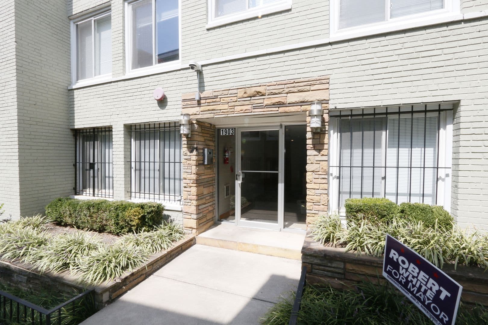 Washington Apartment: 1901-03 Lincoln Rd NE
