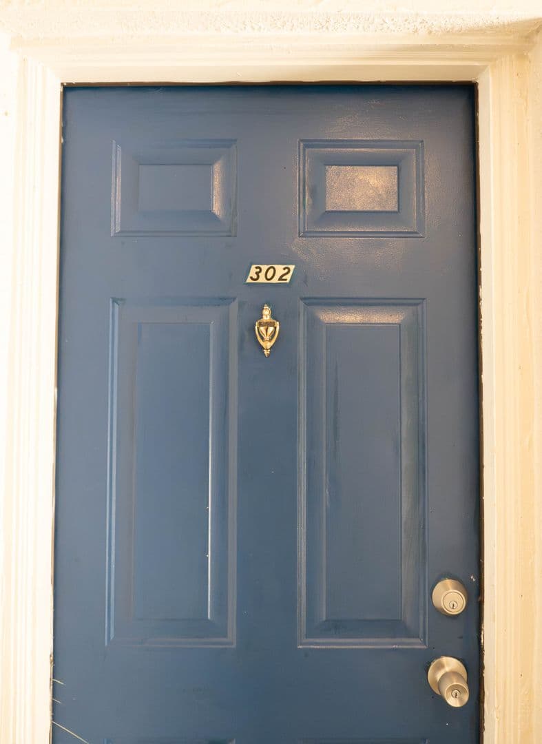 Washington Apartment: 1723 27th Street SE