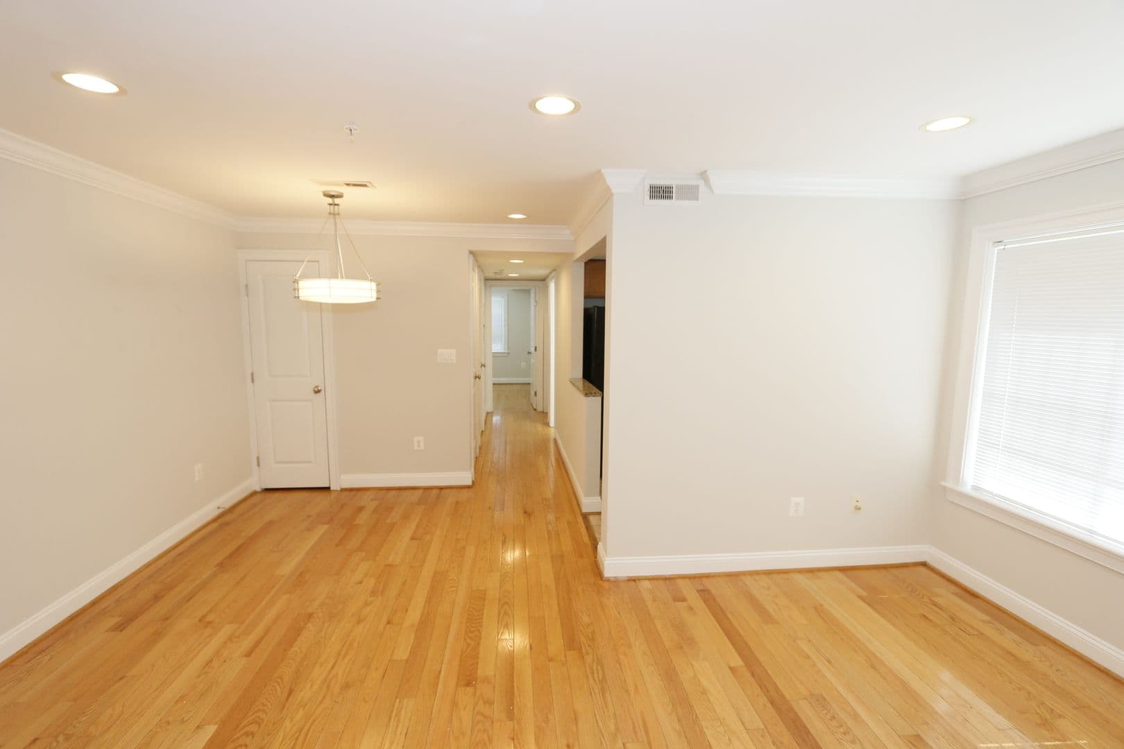 Washington Apartment: 1901-03 Lincoln Rd NE