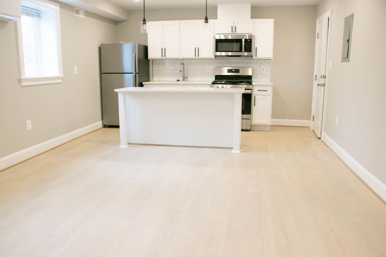 Washington Apartment: 116 44th Street NE