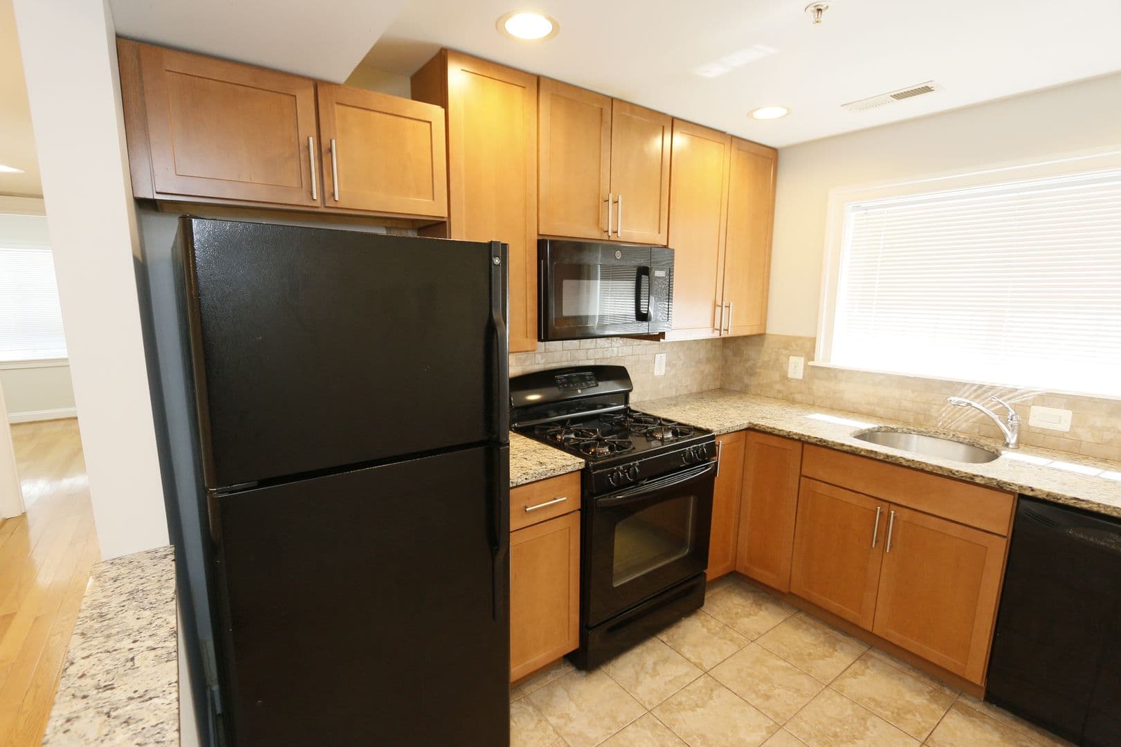 Washington Apartment: 1901-03 Lincoln Rd NE