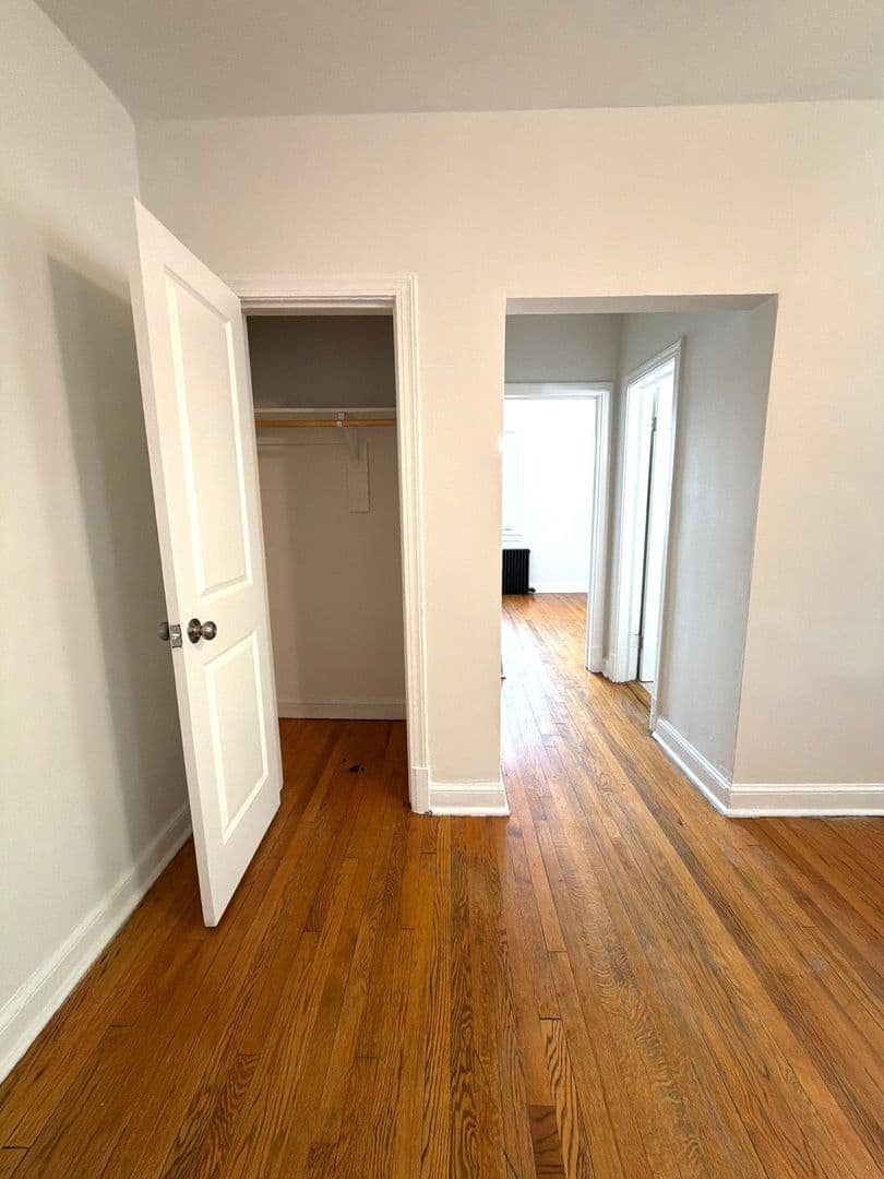 Washington Apartment: 116 44th Street NE