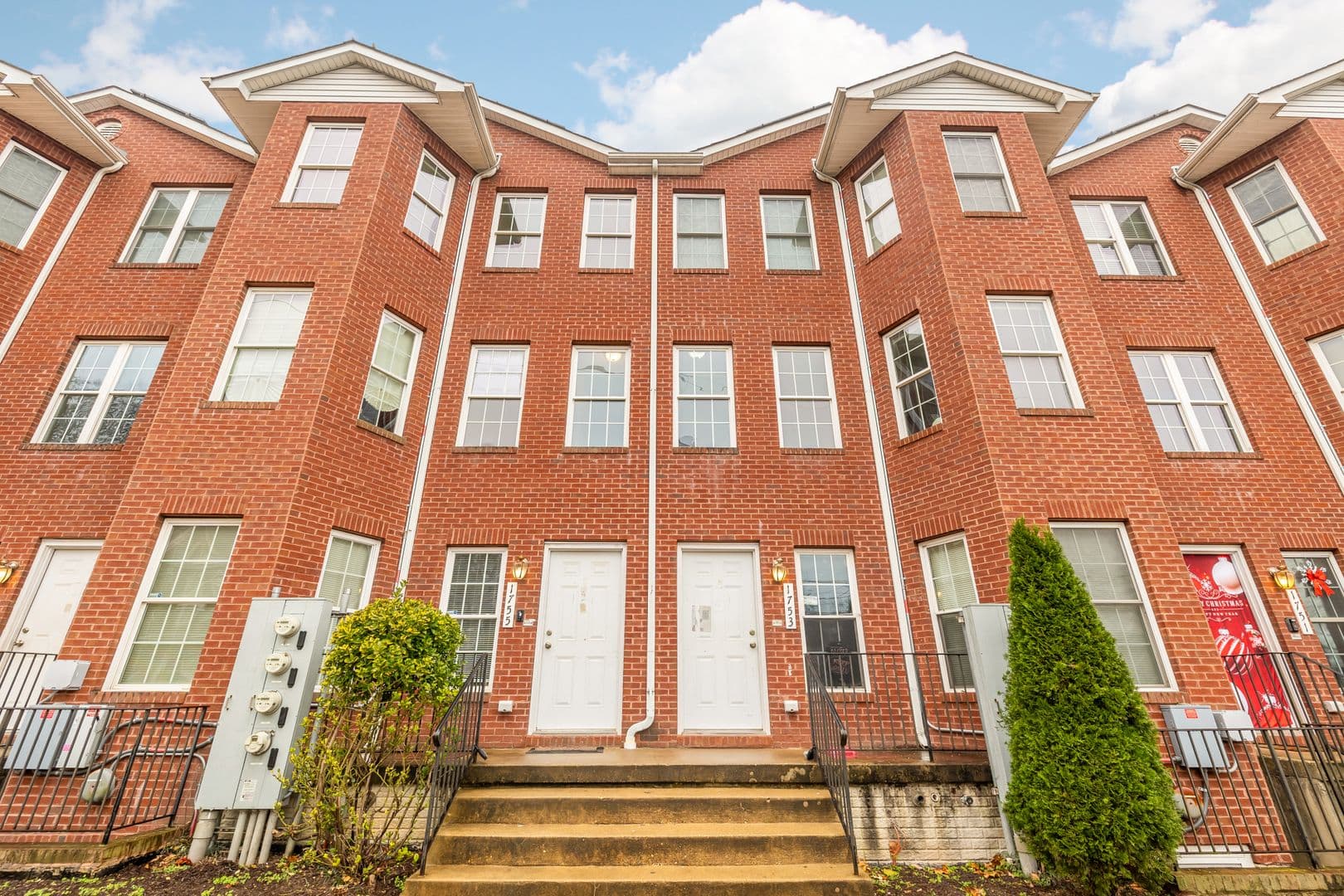 Washington Apartment: 1753 W St SE