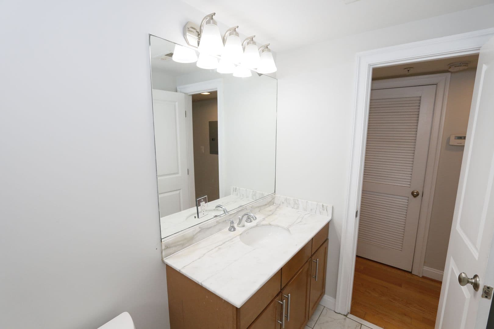 Washington Apartment: 1901-03 Lincoln Rd NE