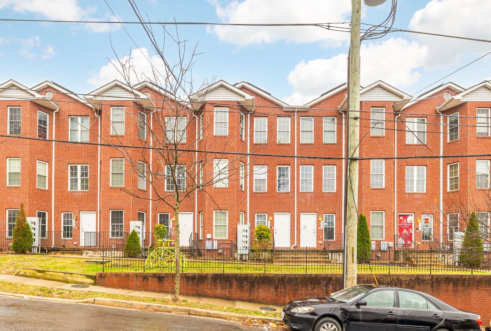 Washington Apartment: 1753 W St SE