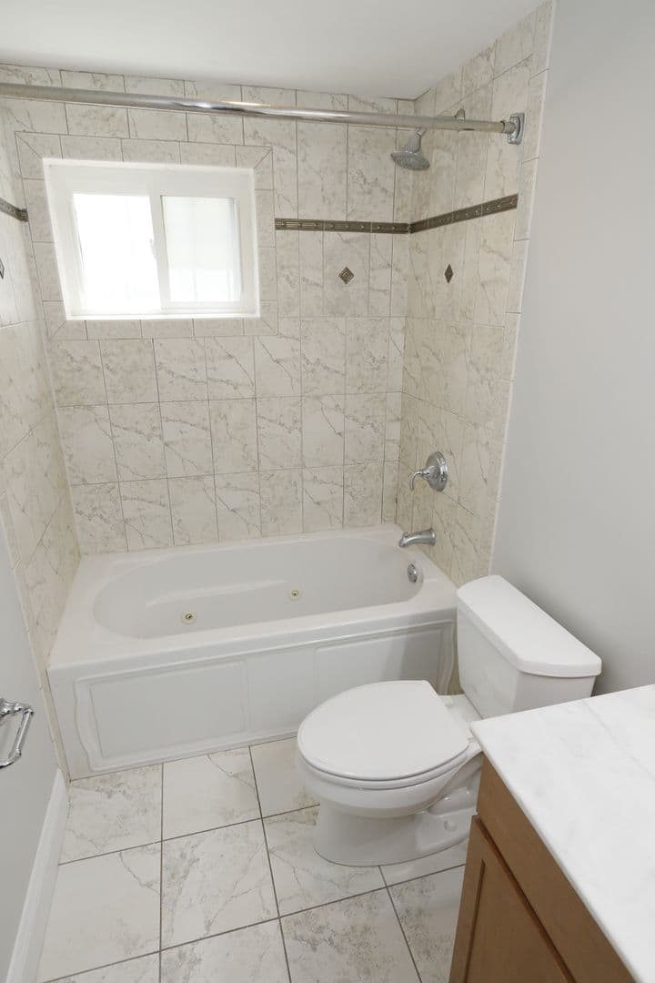 Washington Apartment: 1901-03 Lincoln Rd NE