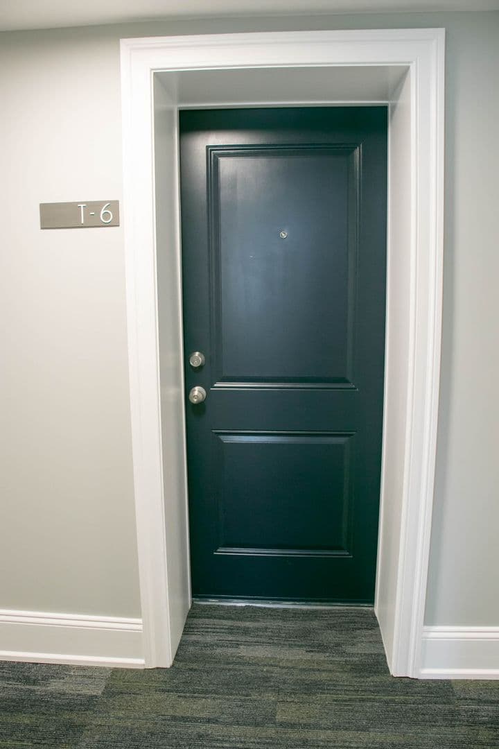 Washington Apartment: 116 44th Street NE