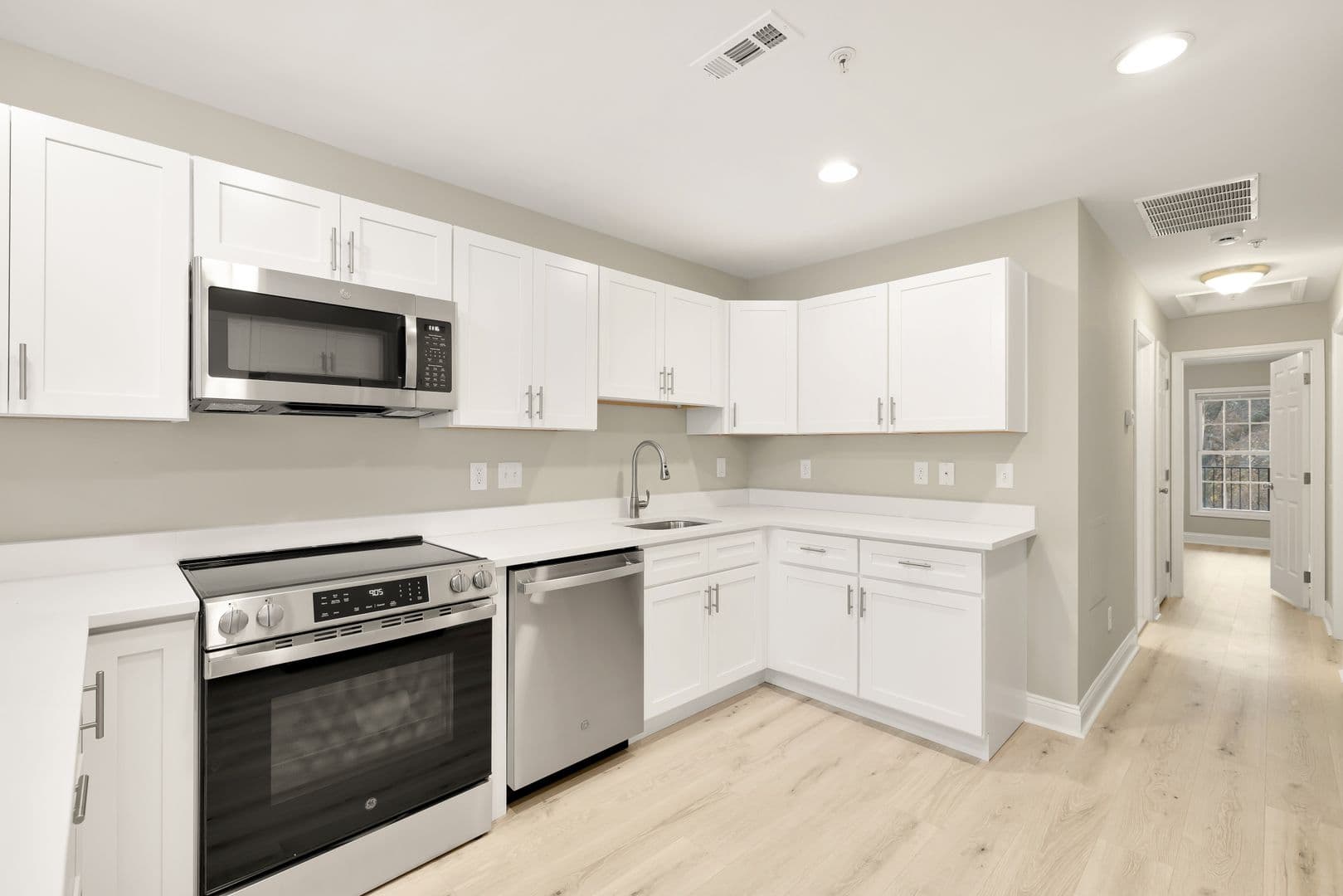 Washington Apartment: 1753 W St SE