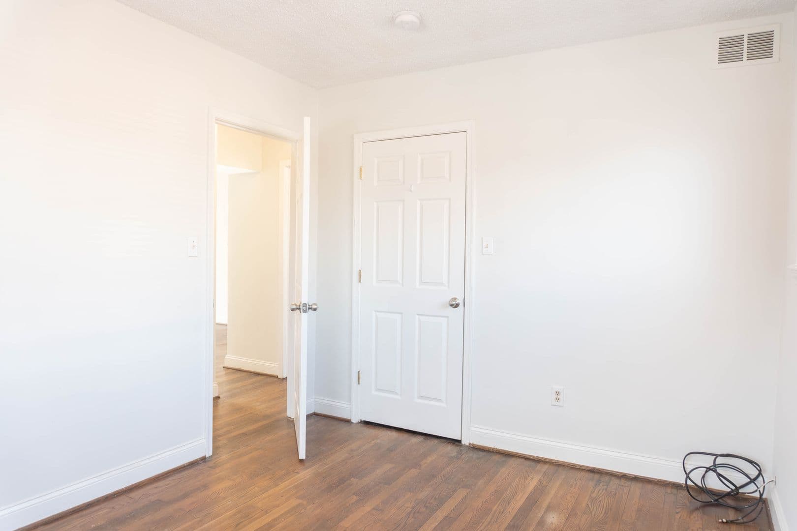 Washington Apartment: 1723 27th Street SE