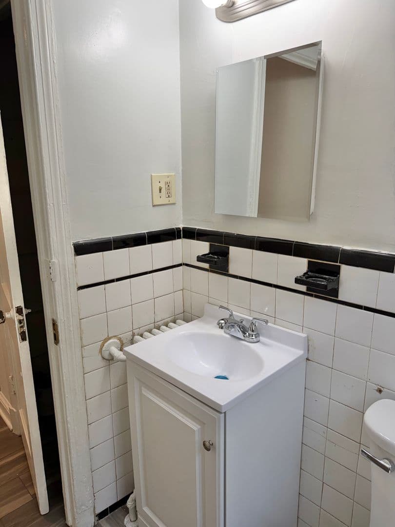 Washington Apartment: 417 Newcomb Street