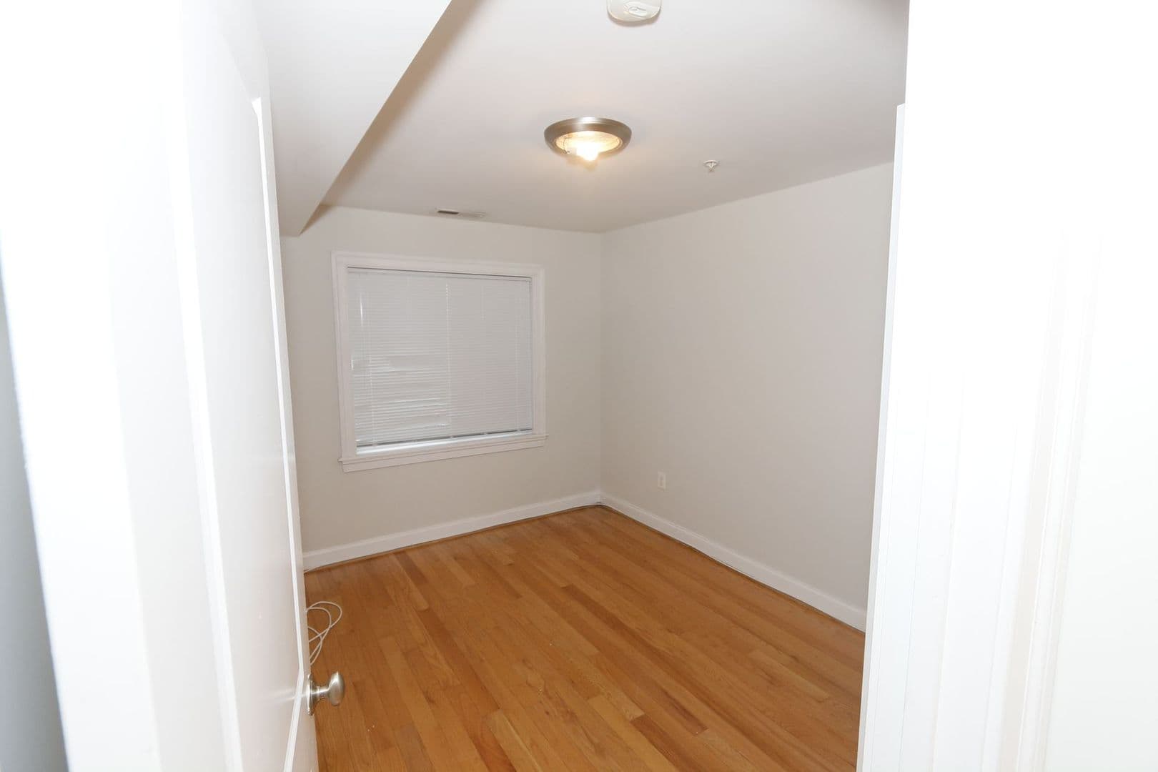 Washington Apartment: 1901-03 Lincoln Rd NE