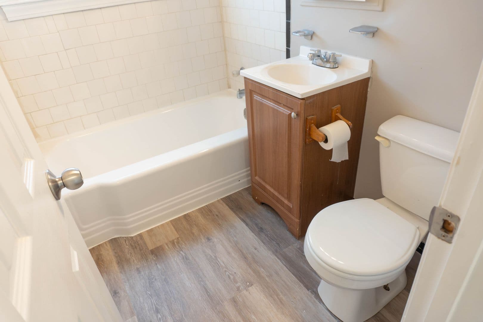 Washington Apartment: 1723 27th Street SE