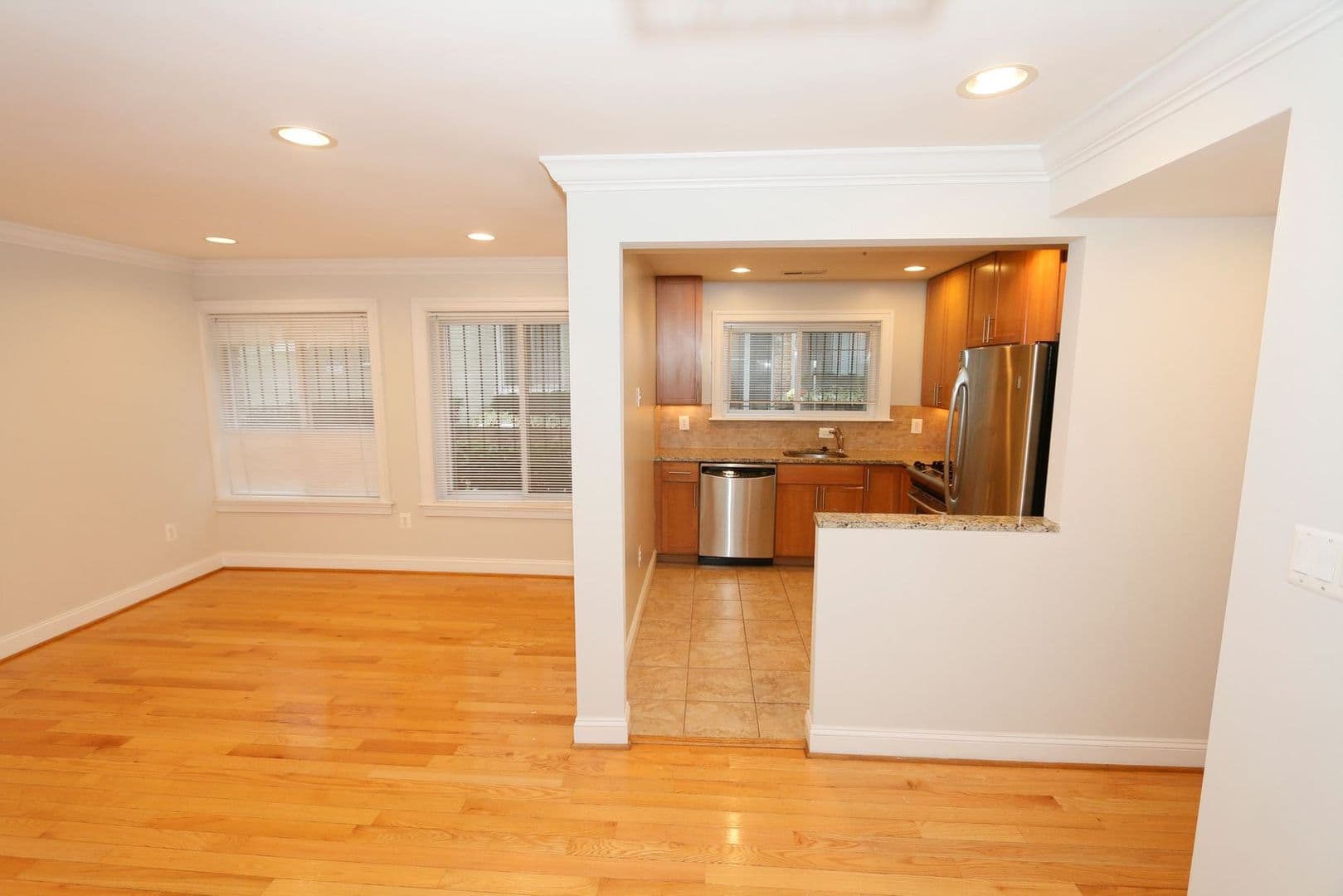 Washington Apartment: 1901-03 Lincoln Rd NE