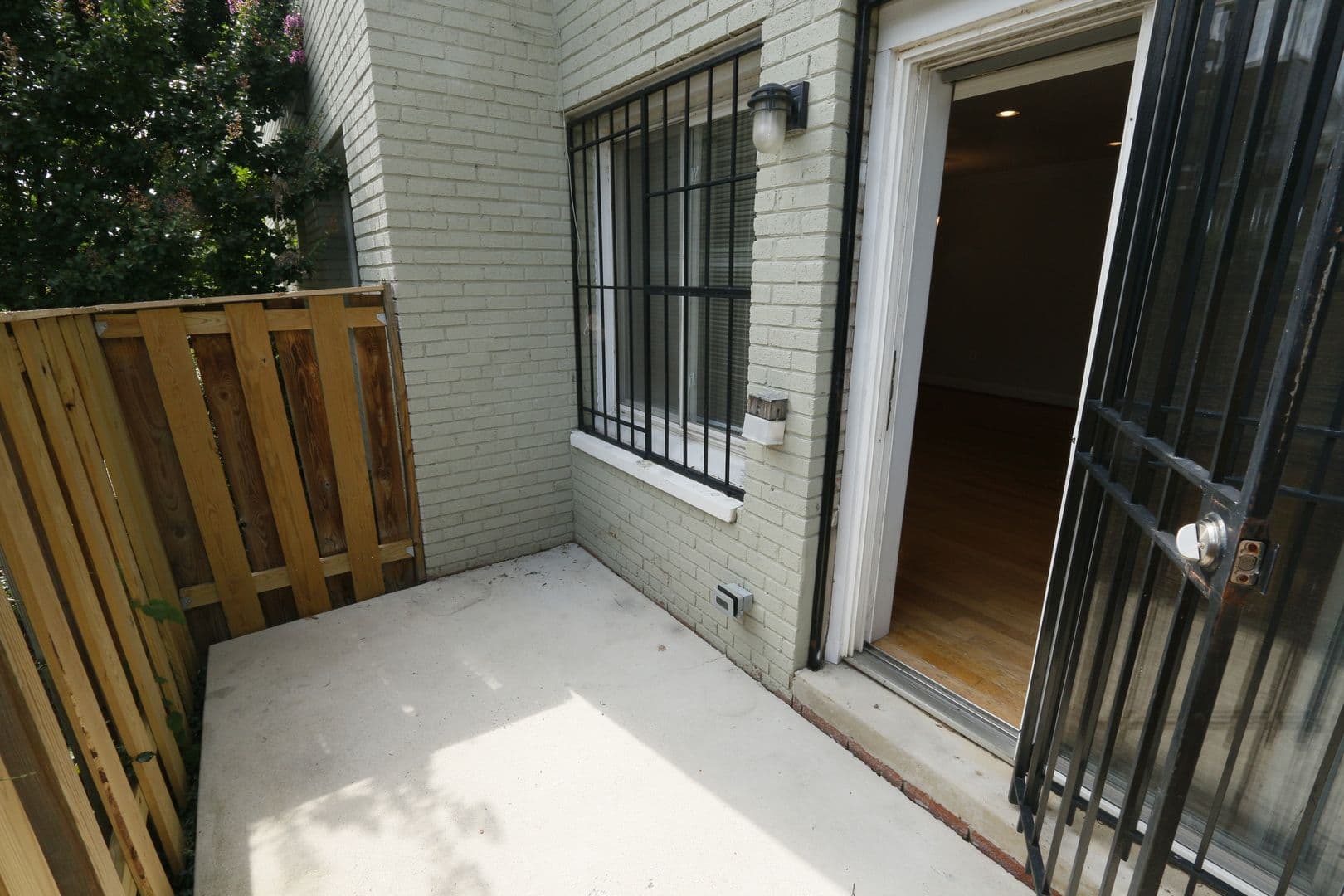 Washington Apartment: 1901-03 Lincoln Rd NE