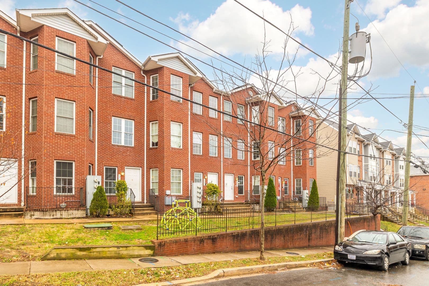 Washington Apartment: 1753 W St SE