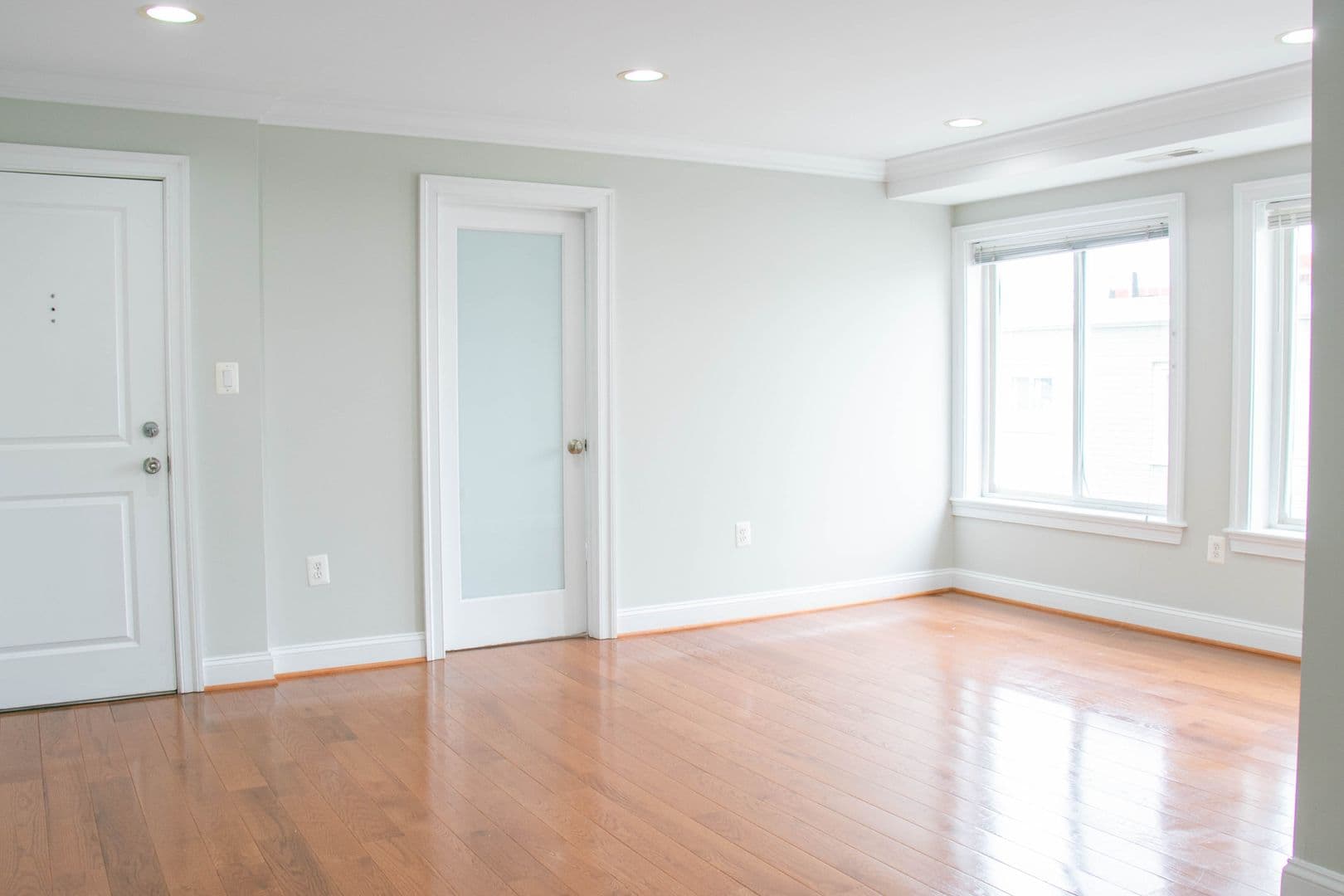 Washington Apartment: 1901-03 Lincoln Rd NE