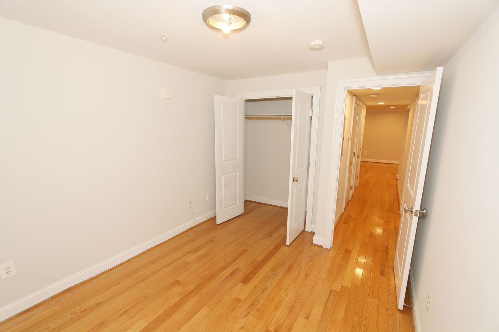 Washington Apartment: 1901-03 Lincoln Rd NE