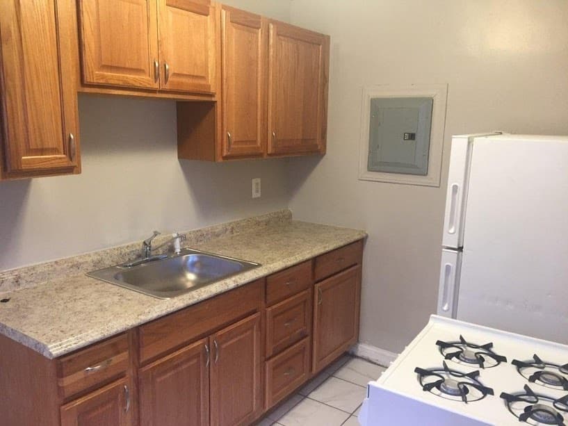 Washington Apartment: 1723 27th Street SE