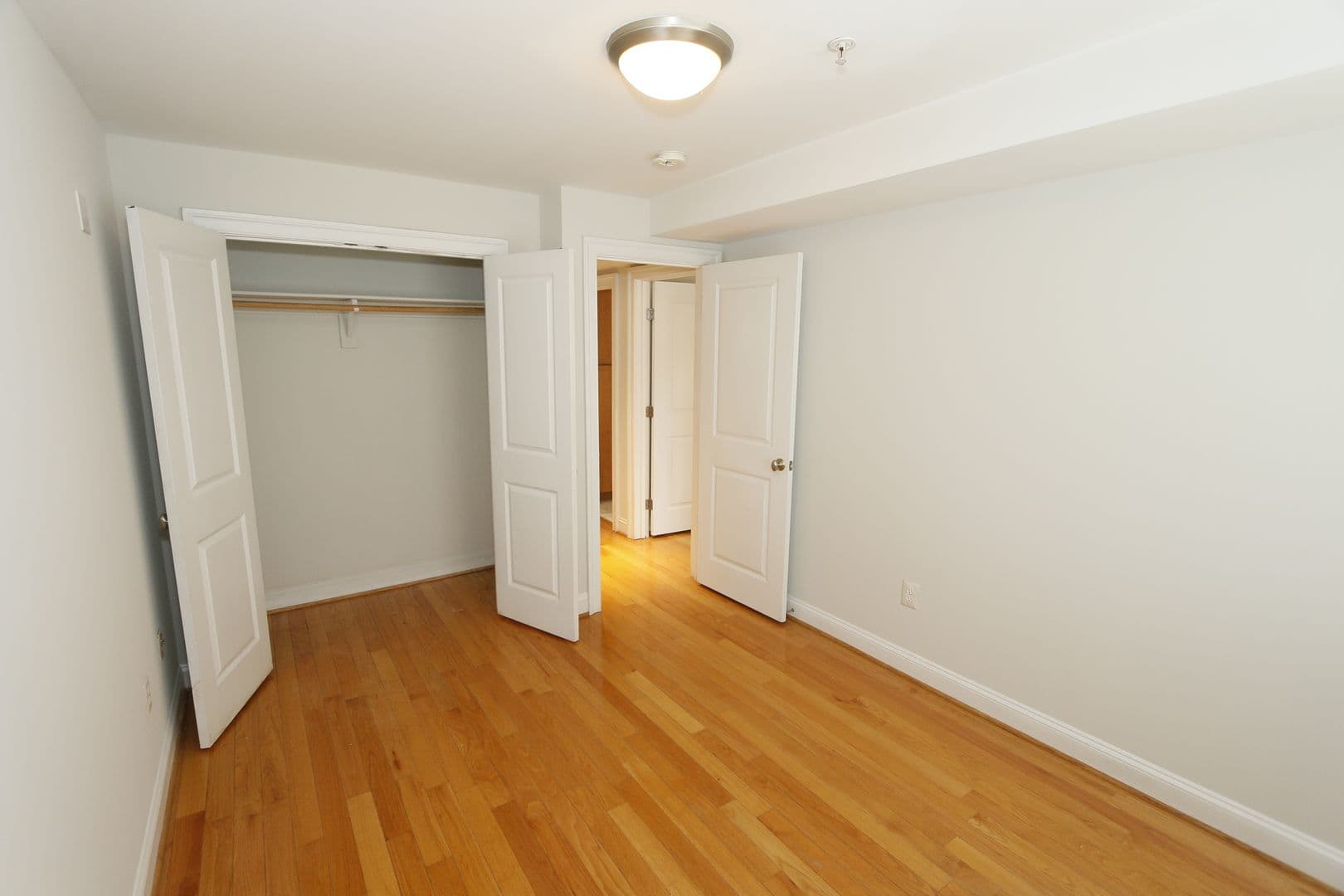 Washington Apartment: 1901-03 Lincoln Rd NE