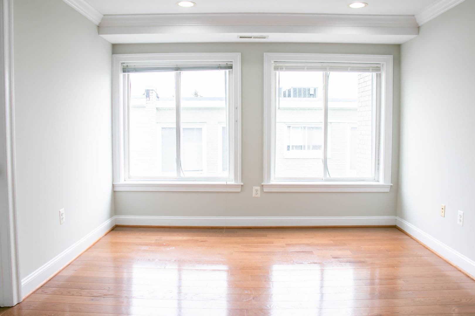 Washington Apartment: 1901-03 Lincoln Rd NE