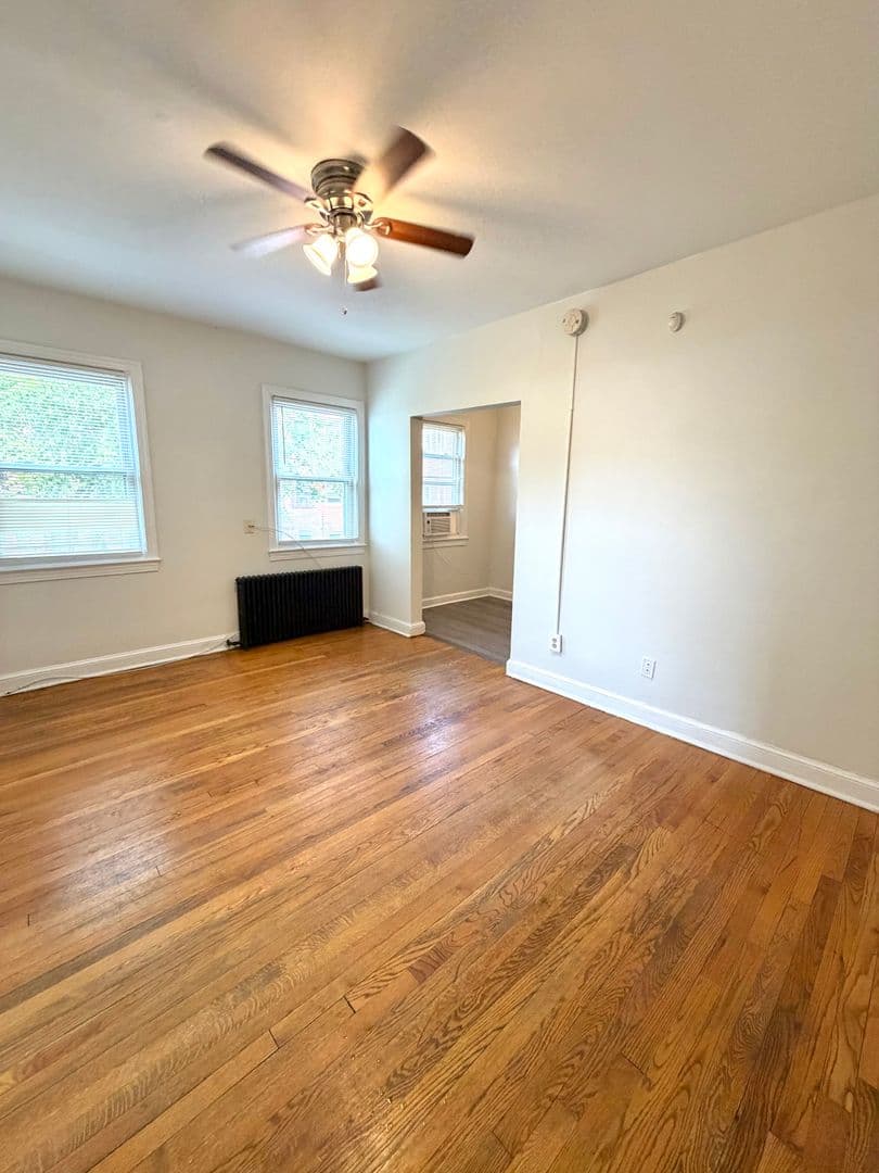 Washington Apartment: 116 44th Street NE