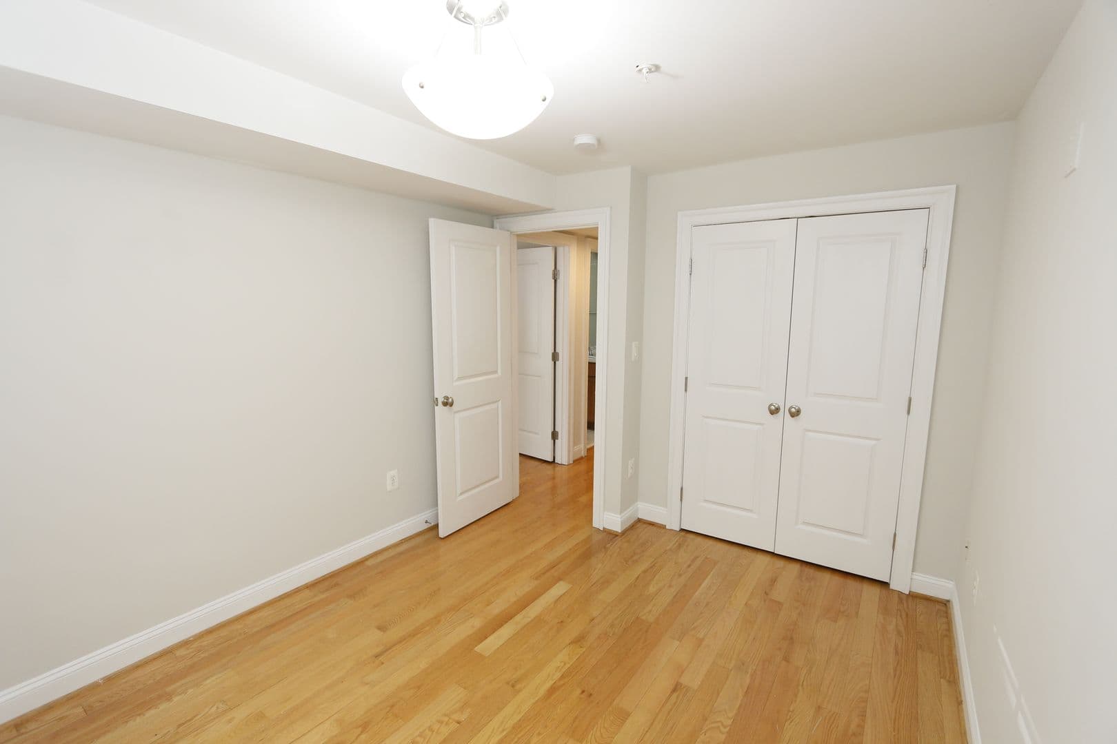 Washington Apartment: 1901-03 Lincoln Rd NE