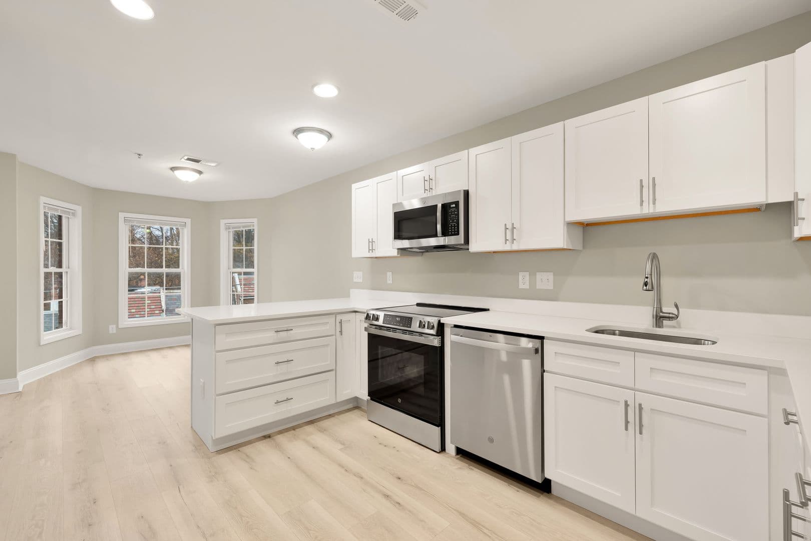 Washington Apartment: 1753 W St SE